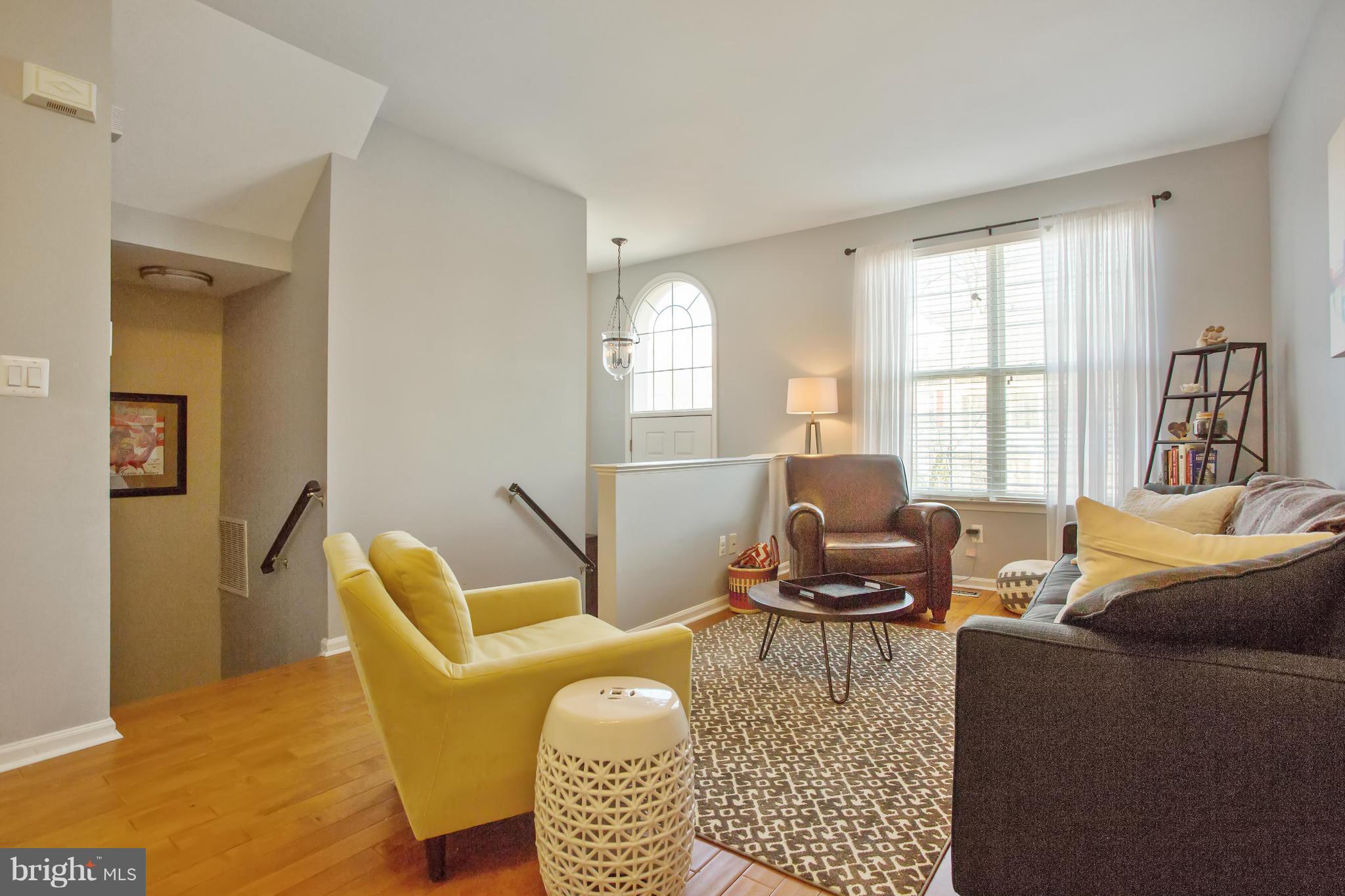 1212 Heritage Commons Court Reston, VA 20194 - Photo 5 of 30 Living Room