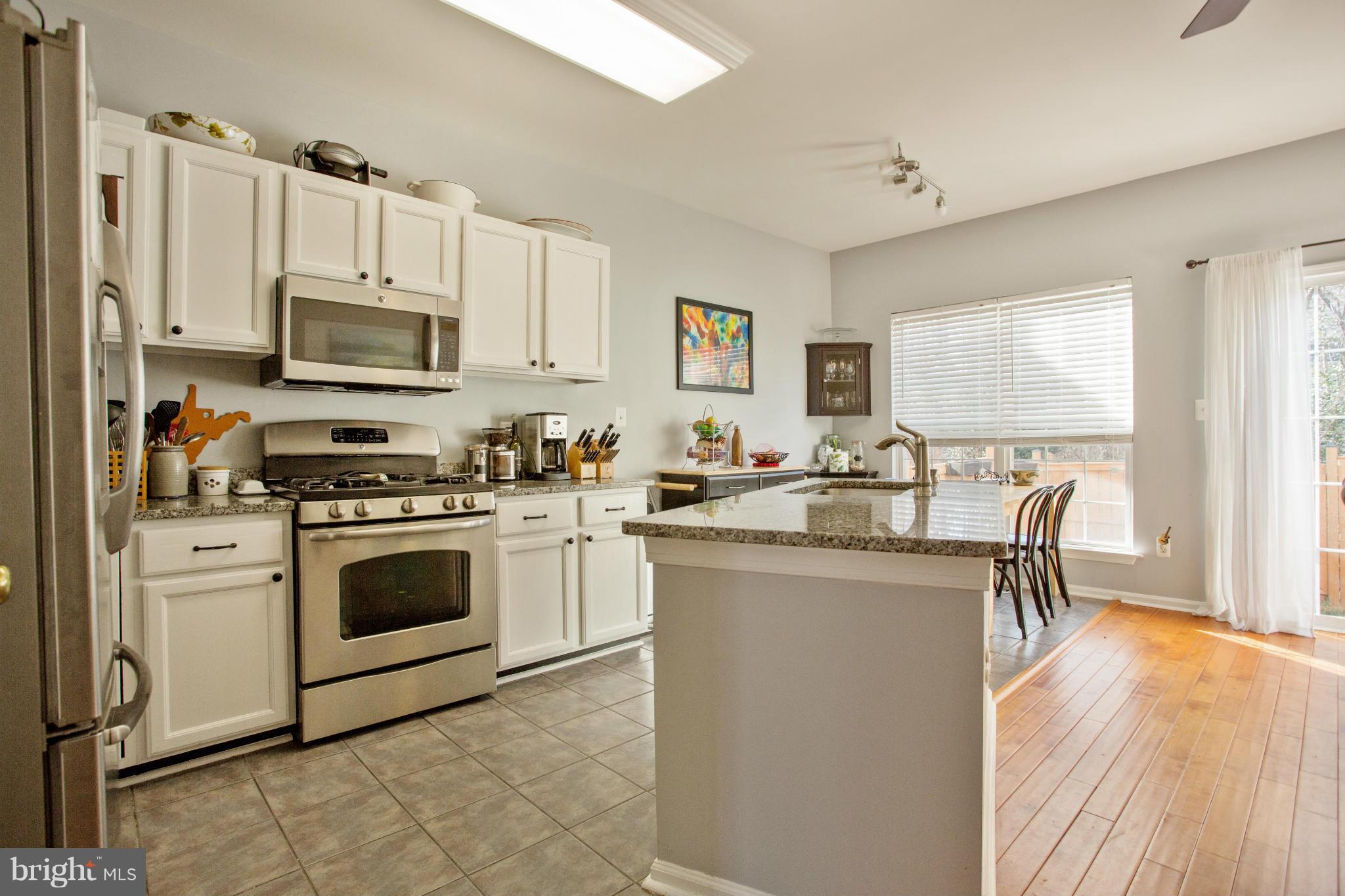 1212 Heritage Commons Court Reston, VA 20194 - Photo 6 of 30 Kitchen