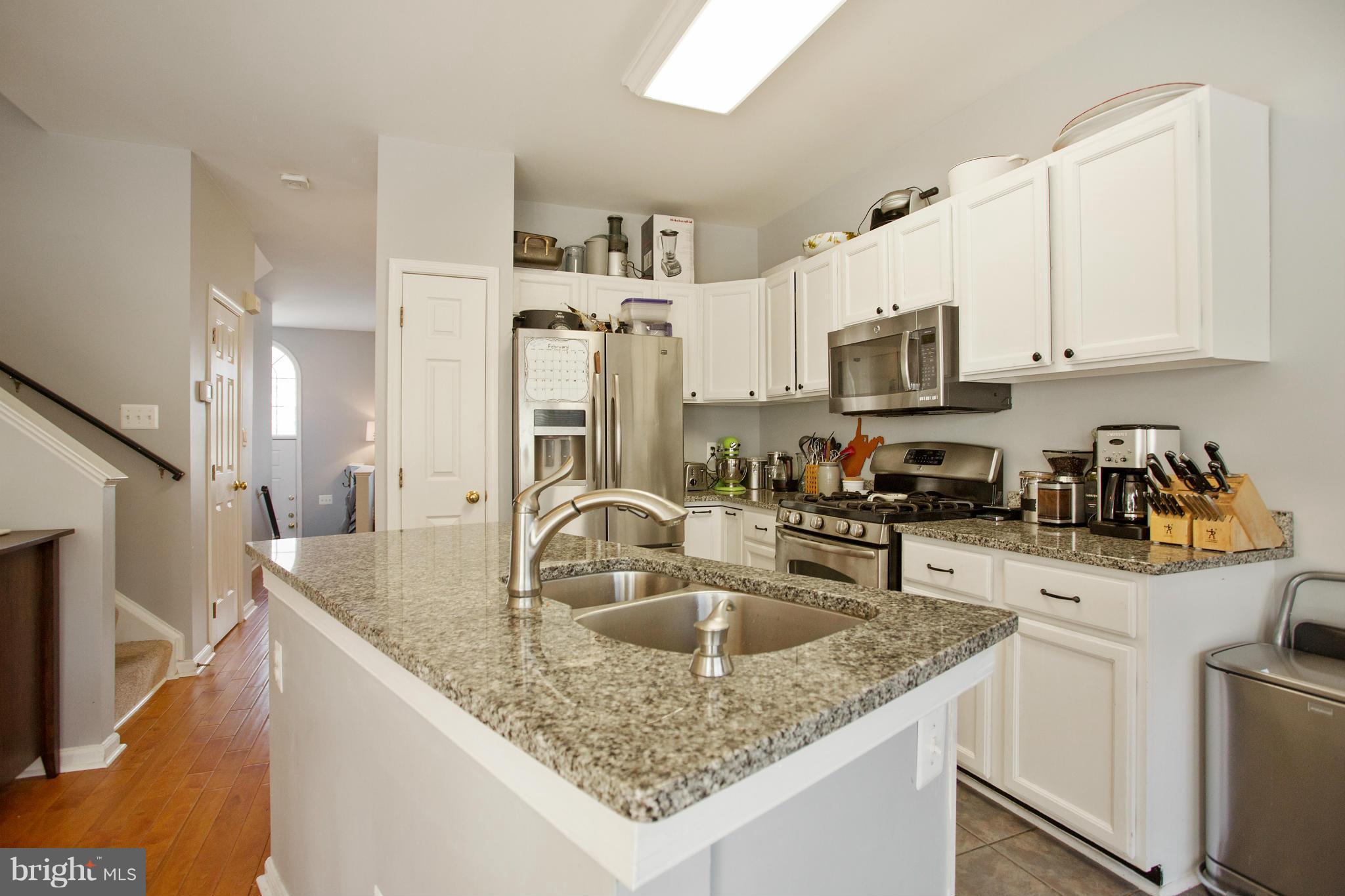 1212 Heritage Commons Court Reston, VA 20194 - Photo 7 of 30 Kitchen