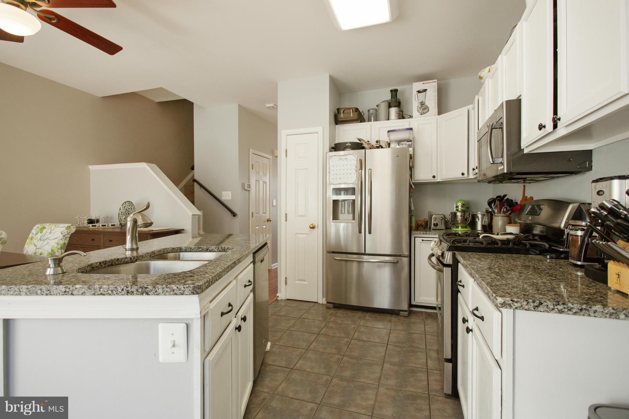 1212 Heritage Commons Court Reston, VA 20194 - Photo 8 of 30 Kitchen