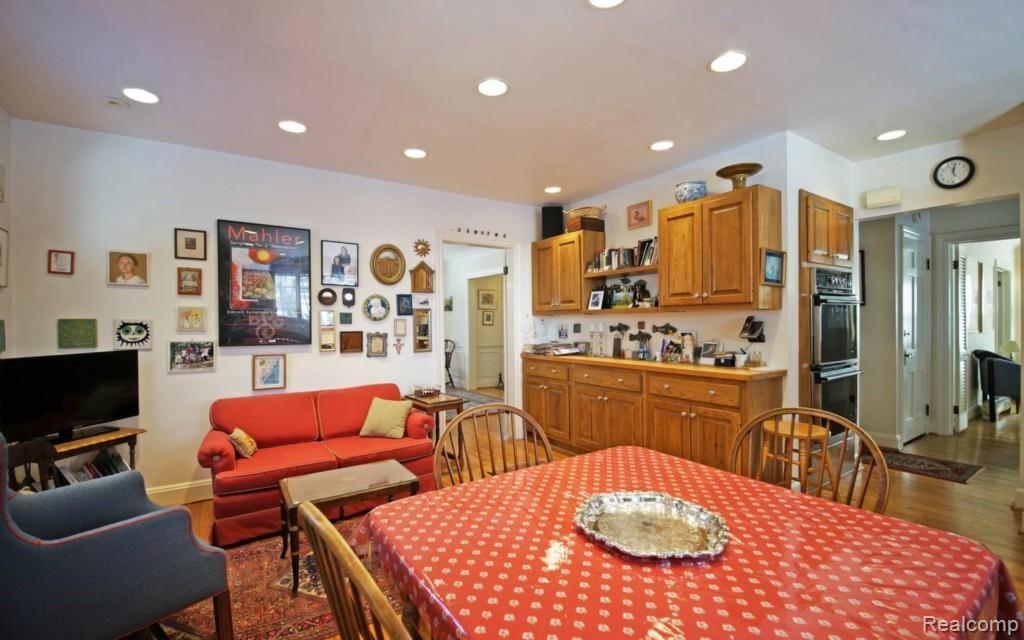 589 Washington Road Grosse Pointe, MI 48230 - Photo 12 of 23 12-photo-web-1680x1050-227482.jpg