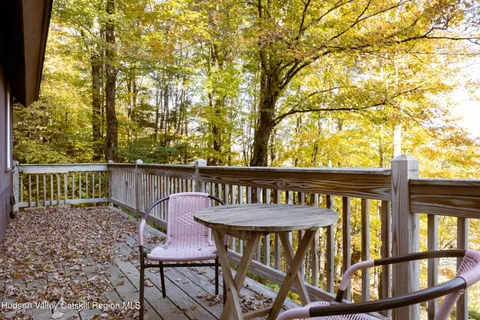 a view of sitting area with furniture