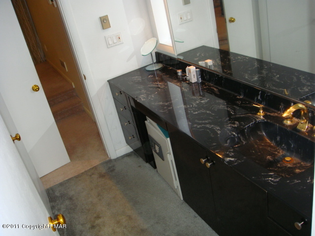 726 Decker Road Bushkill, PA 18324 - Photo 17 of 28 a view of entryway and kitchen
