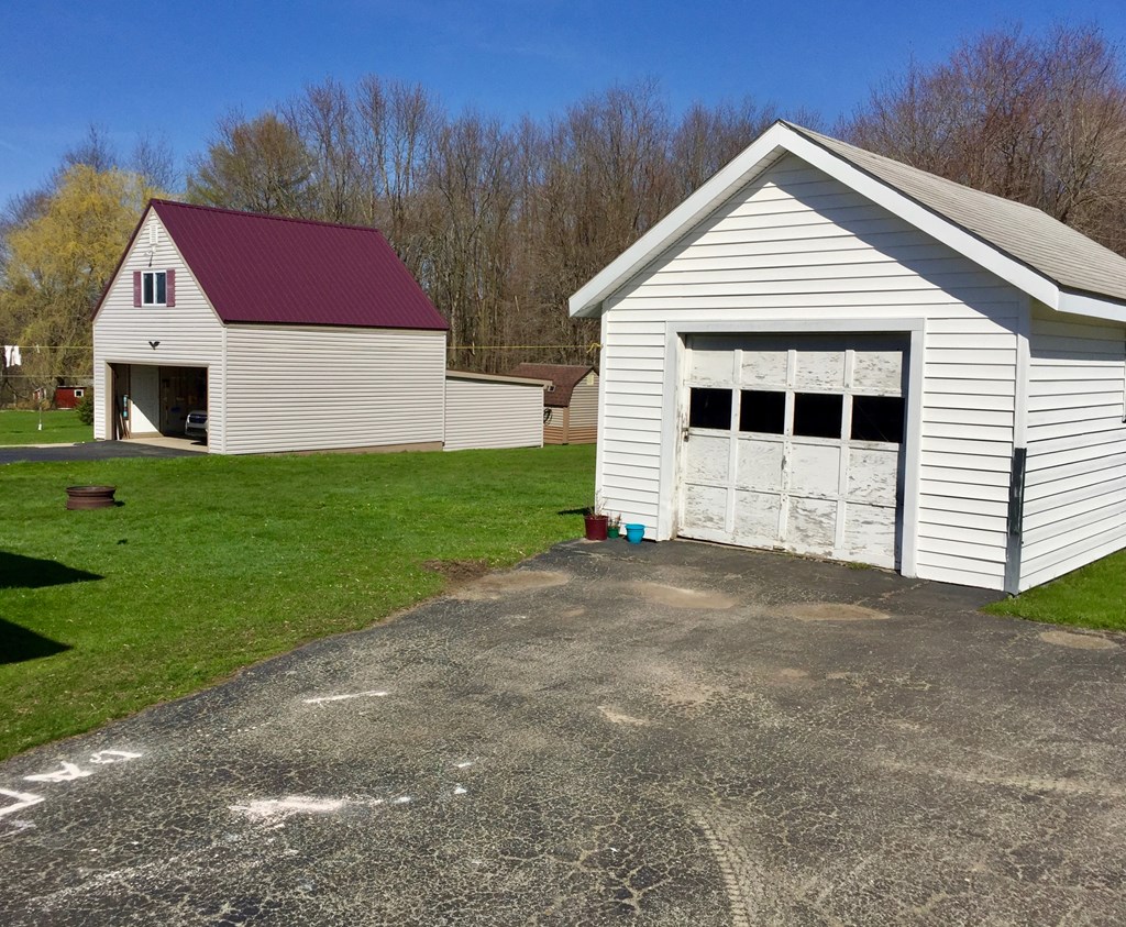 326 Oak Road Oil City, PA 16301 - Photo 2 of 27 Gallery Image 2