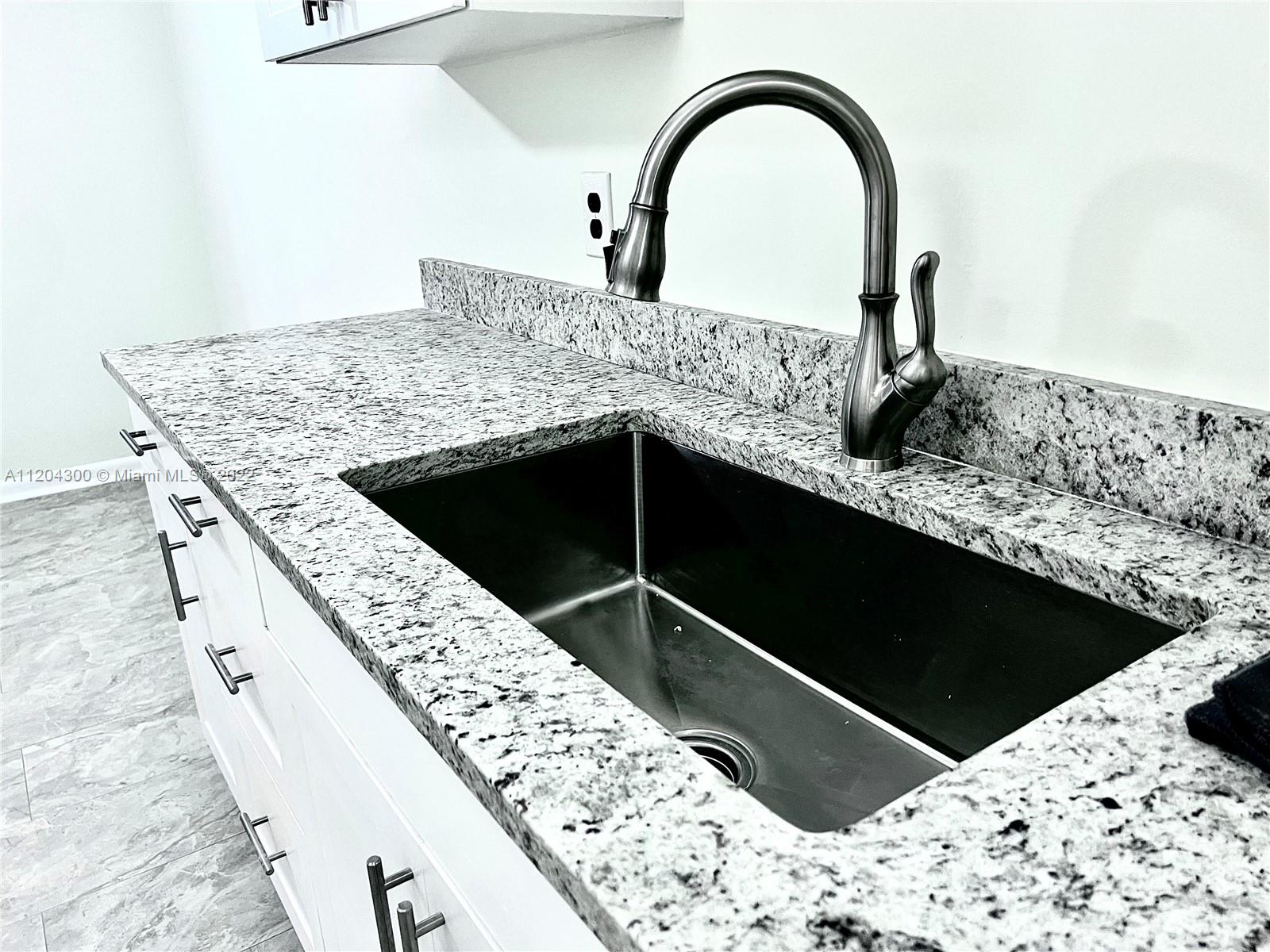 150 Pineview Road, Unit K3 Jupiter, FL 33469 - Photo 4 of 38