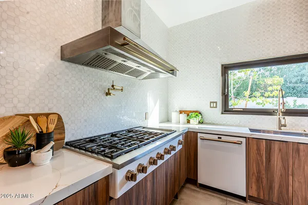 $3,495,000 | 5812 North 44th Place, Phoenix, AZ 85018