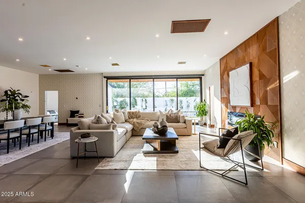 $3,495,000 | 5812 North 44th Place, Phoenix, AZ 85018