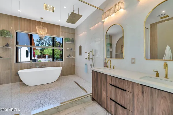 $3,495,000 | 5812 North 44th Place, Phoenix, AZ 85018