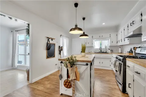 $1,249,988 | 6514 Coldwater Canyon Avenue, North Hollywood, CA 91606