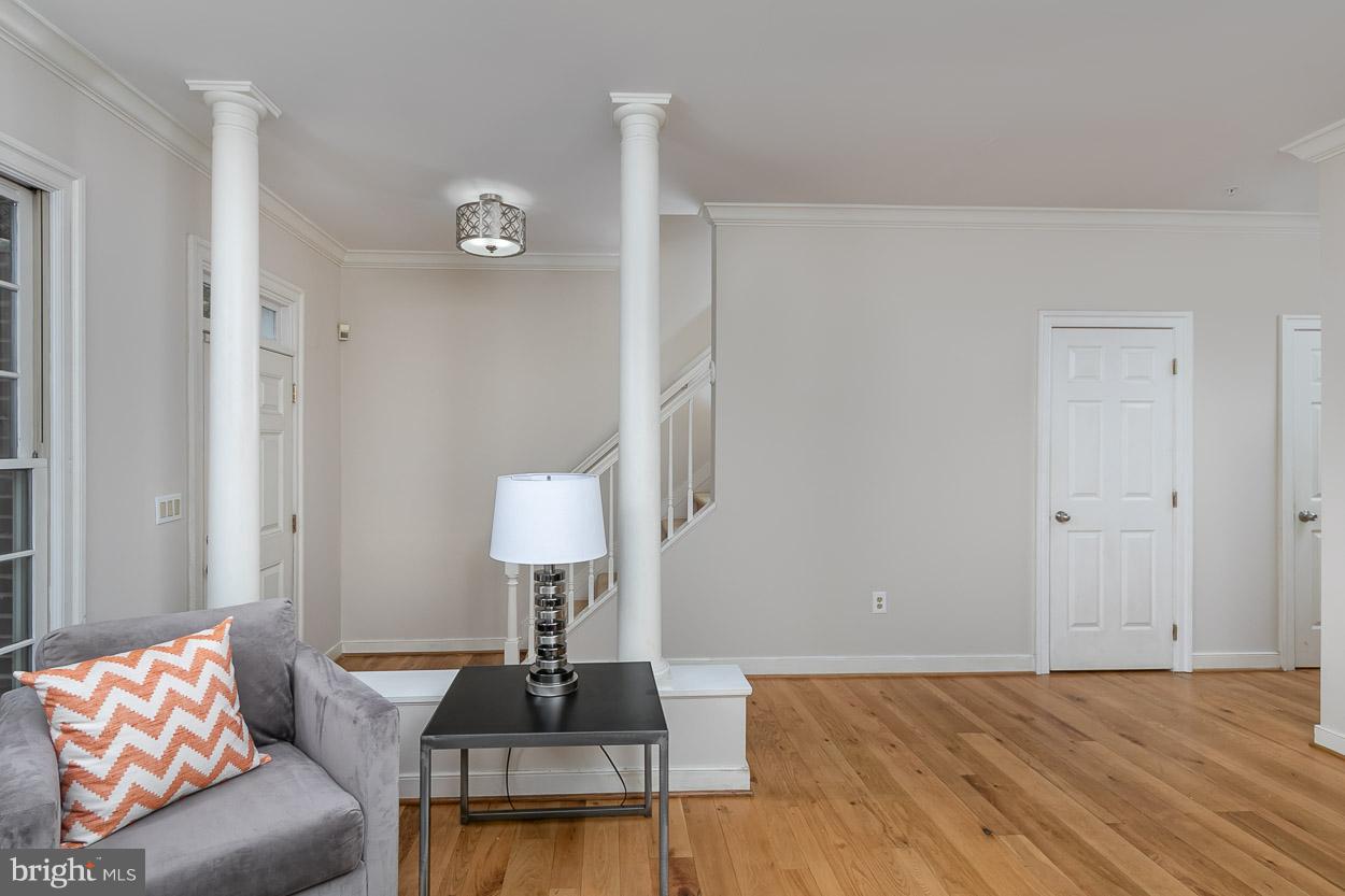211 West Hill Street Baltimore, MD 21230 - Photo 13 of 52 Beautiful Columns Divide Entryway!