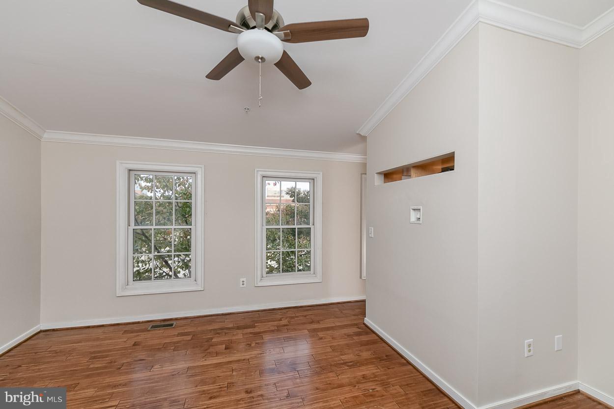 211 West Hill Street Baltimore, MD 21230 - Photo 20 of 52 Spacious Master Bedroom with Vaulted Ceiling !