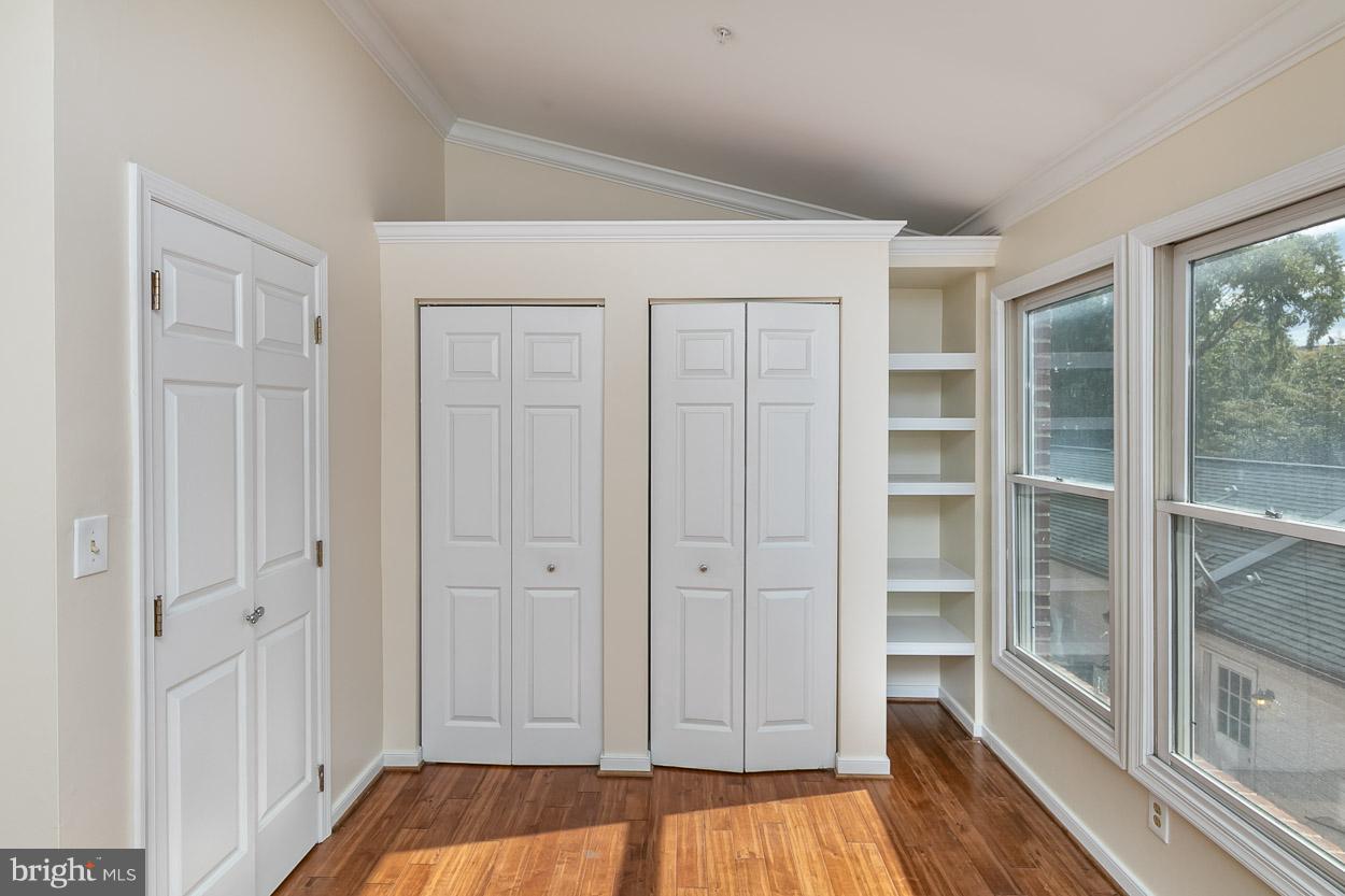 211 West Hill Street Baltimore, MD 21230 - Photo 31 of 52 Bedroom 2 with Ample Closets and Built-ins!