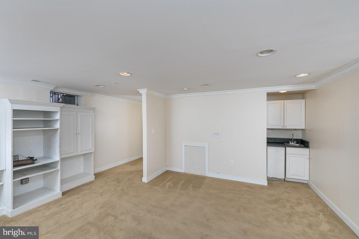 211 West Hill Street Baltimore, MD 21230 - Photo 37 of 52 Fully Finished Lower Level with Wet Bar!