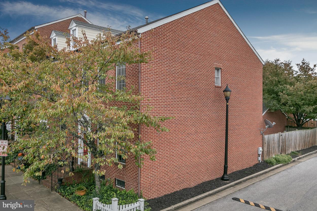 211 West Hill Street Baltimore, MD 21230 - Photo 42 of 52 Beautiful End-of-Group Townhouse!