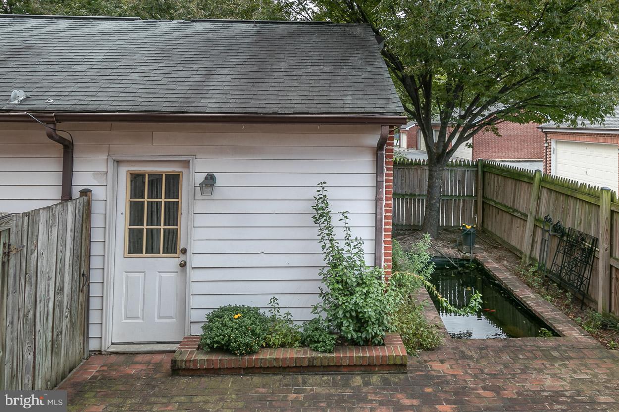211 West Hill Street Baltimore, MD 21230 - Photo 46 of 52 Fully Fenced Rear Back Yard with Pond!