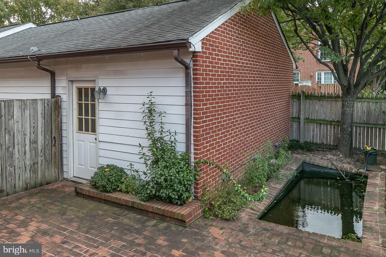 211 West Hill Street Baltimore, MD 21230 - Photo 47 of 52 Fully Fenced Rear Back Yard with Pond!