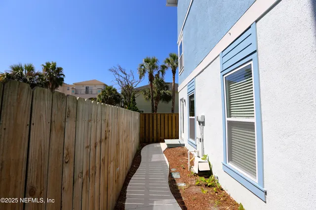 $1,850 | 630 2nd Street South, Unit 4, Jacksonville Beach, FL 32250