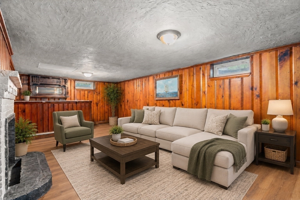 39 Pleasant Street Holyoke, MA 01040 - Photo 21 of 29