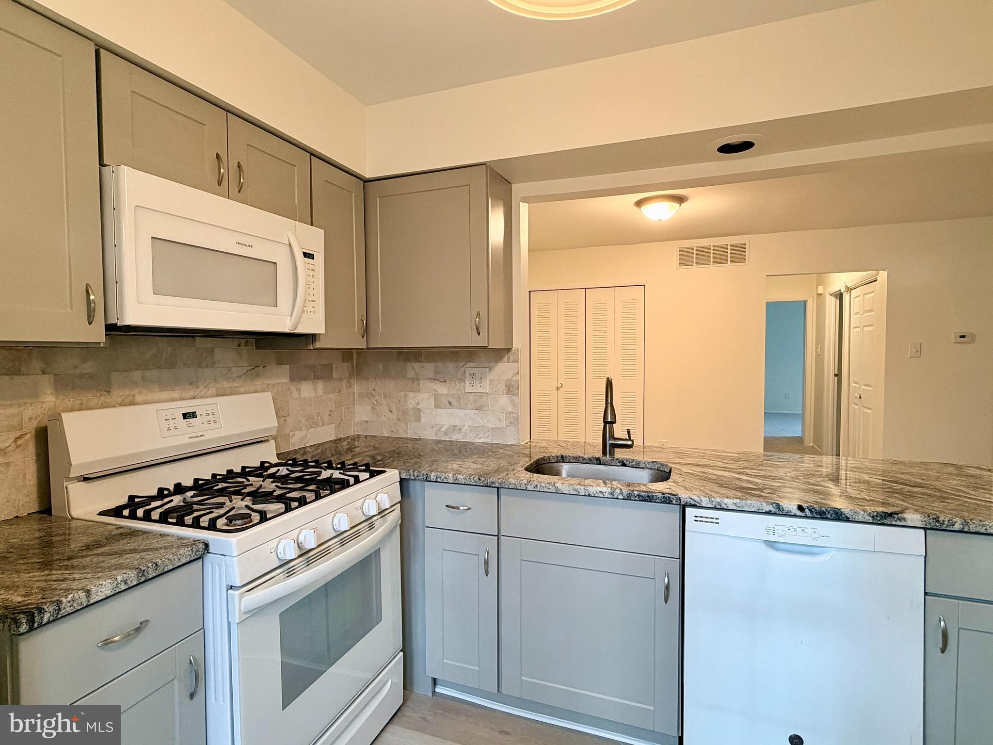 213 Boothby Court Sewell, NJ 08080 - Photo 3 of 17