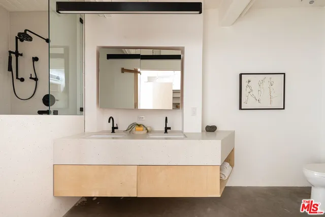 a view of walk in closet