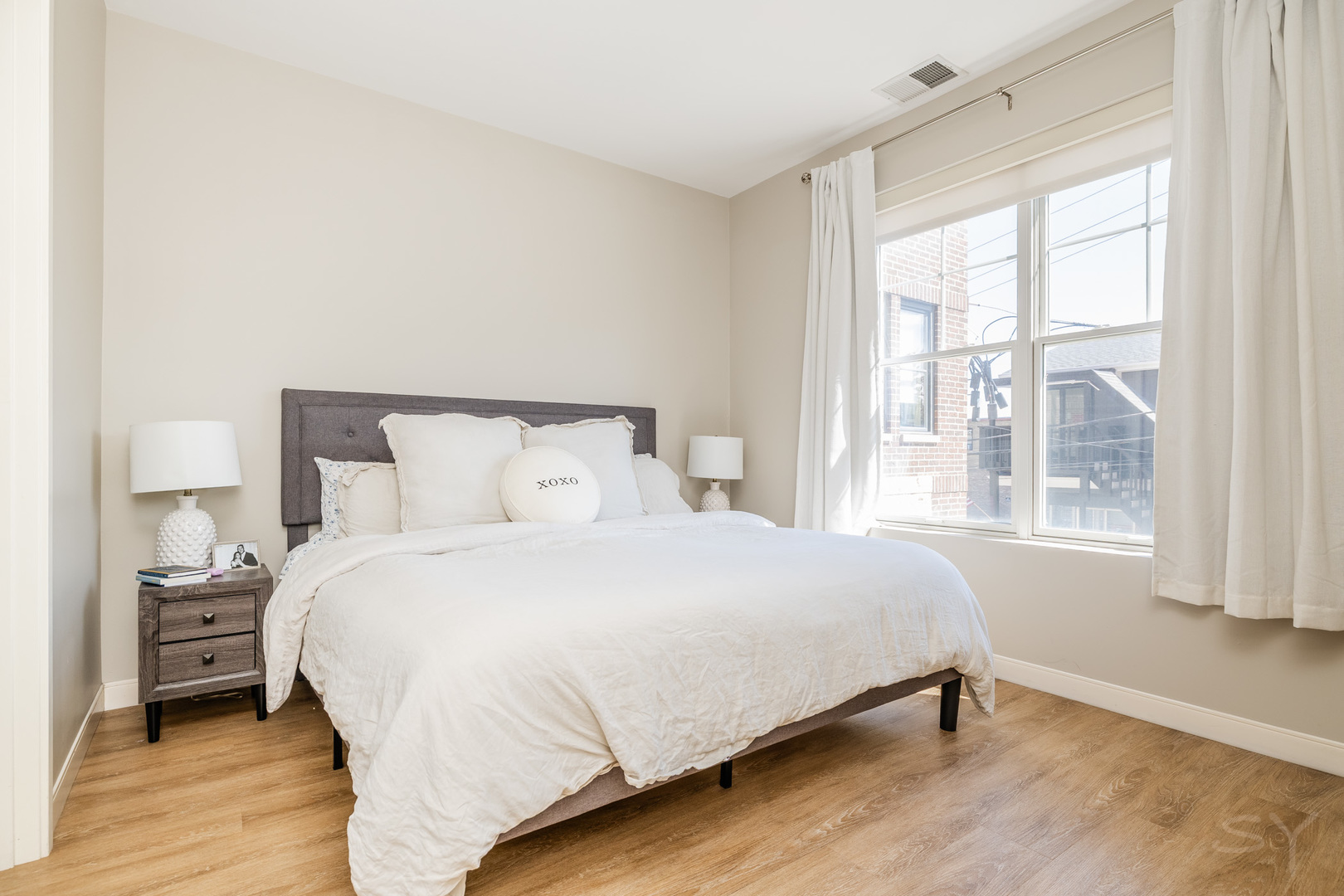 229 Park Avenue, Unit 202 Clarendon Hills, IL 60514 - Photo 12 of 22 a bedroom with a bed and a window