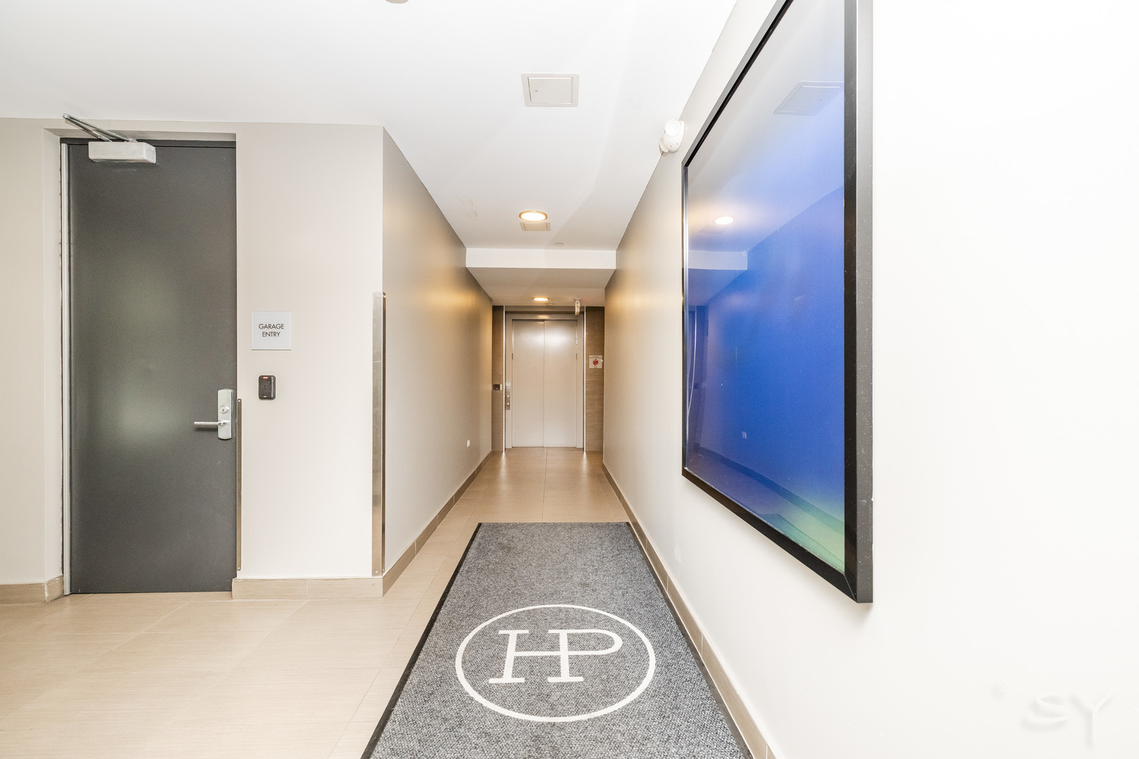 229 Park Avenue, Unit 202 Clarendon Hills, IL 60514 - Photo 19 of 22 a view of a hallway with entryway