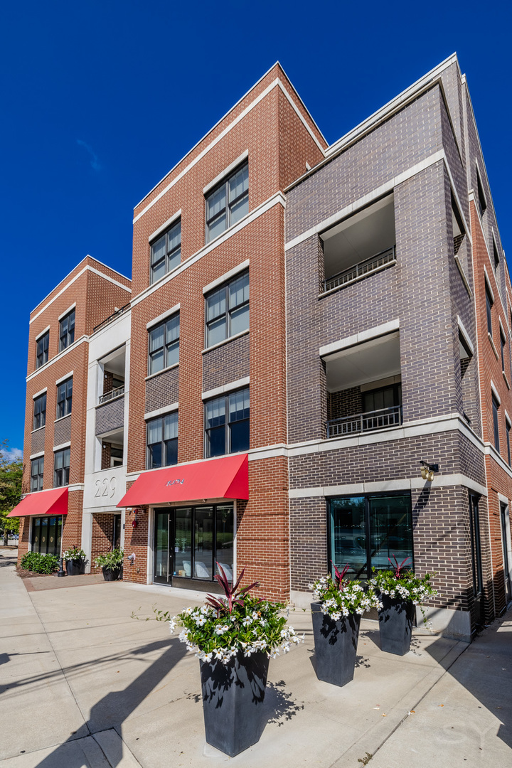 229 Park Avenue, Unit 202 Clarendon Hills, IL 60514 - Photo 2 of 22 a front view of building with small garden