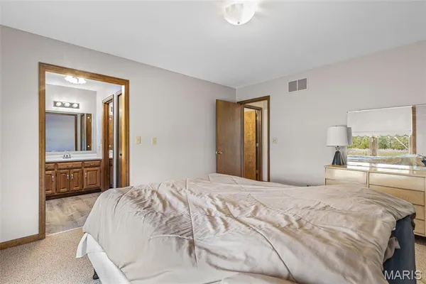 $379,900 | 13113 Lakewood Drive, Ste. Genevieve, MO 63670