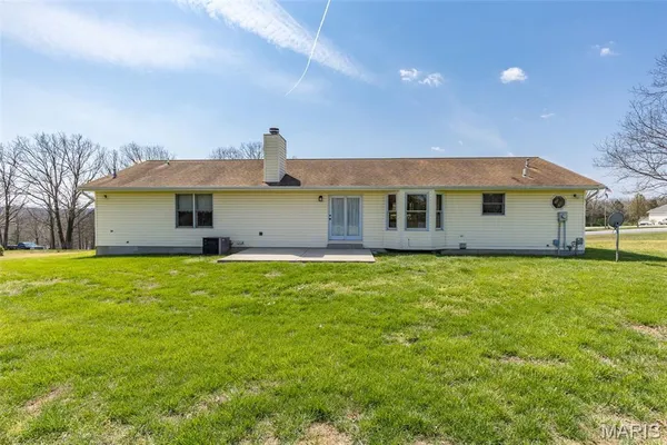 $379,900 | 13113 Lakewood Drive, Ste. Genevieve, MO 63670