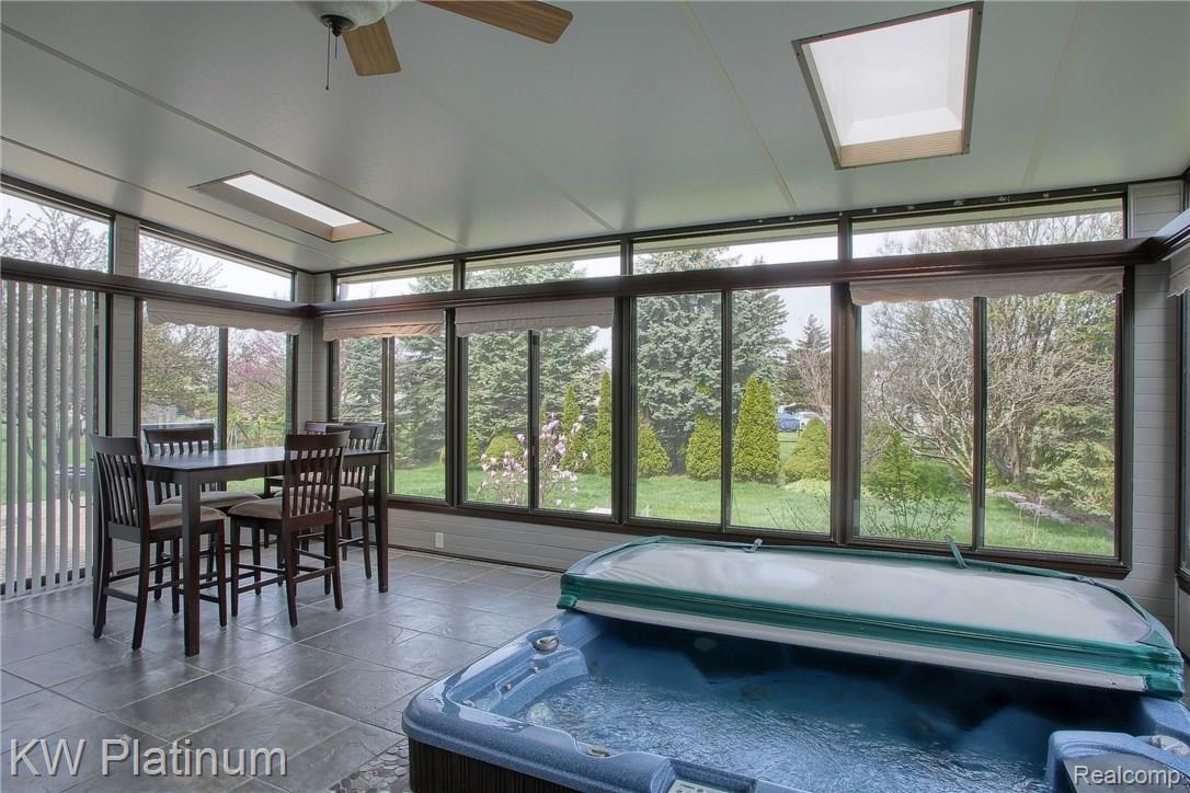 51955 Lillian Road New Baltimore, MI 48047 - Photo 14 of 33 Sunroom.jpg