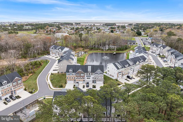 an aerial view of a house with outdoor space and lake view