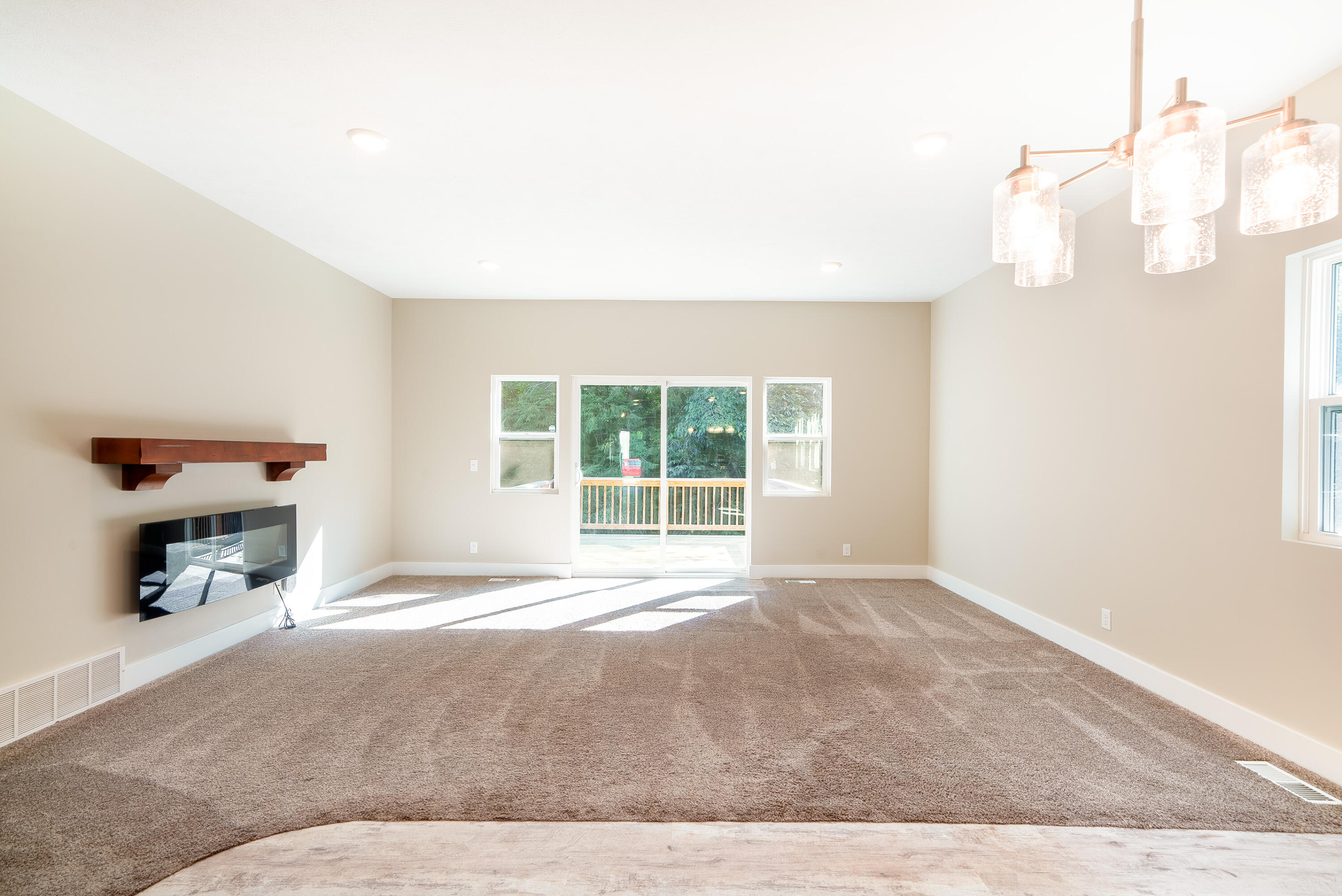 6070 Turtle Ridge Muskegon, MI 49444 - Photo 21 of 41 21. Living Room 1-2