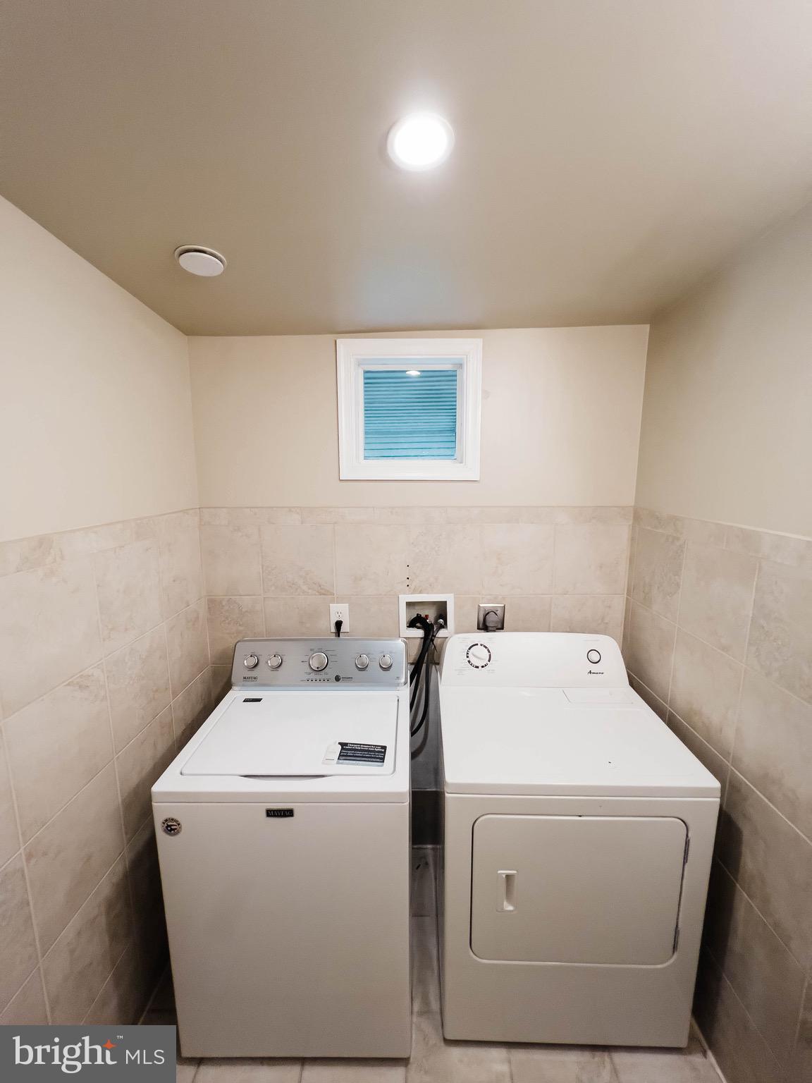 721 South Milton Avenue Baltimore, MD 21224 - Photo 21 of 23 a utility room with dryer and washer