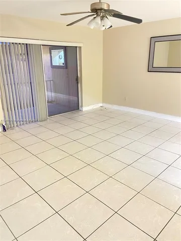 $1,950 | 10383 North Kendall Drive, Unit N5, Miami, FL 33176