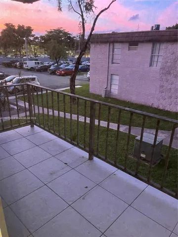 $1,950 | 10383 North Kendall Drive, Unit N5, Miami, FL 33176