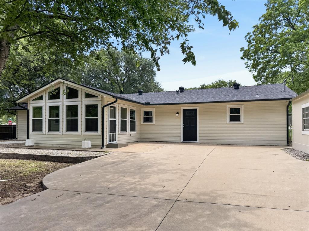 617 Dunaway Lane Azle, TX 76020 - Photo 3 of 33