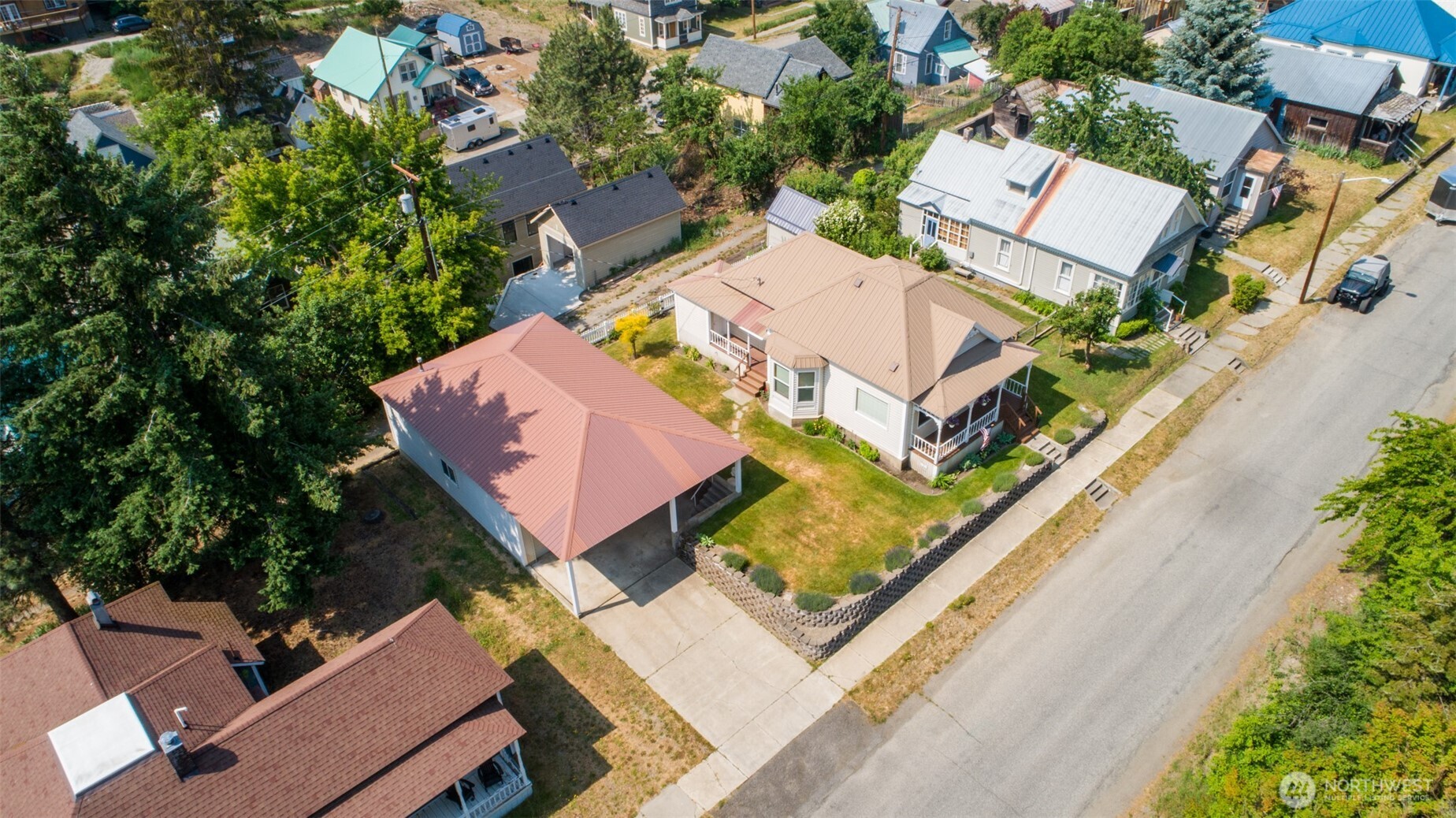 114 4th Street Roslyn, WA 98941 - Photo 19 of 33 an aerial view of a house with a garden