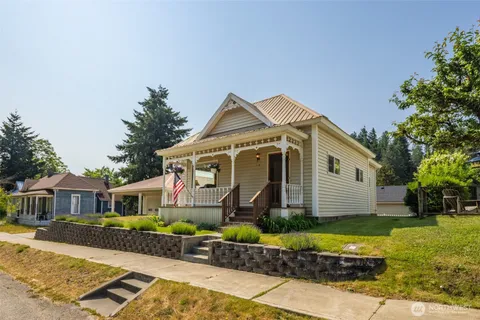 $500,000 | 114 4th Street, Roslyn, WA 98941