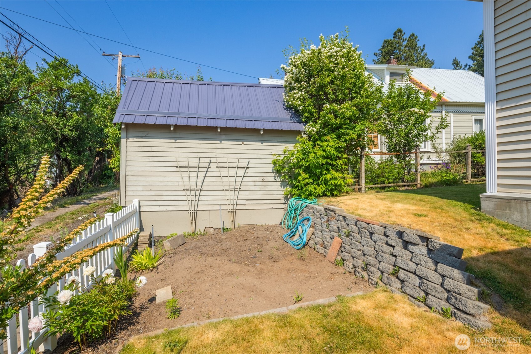 114 4th Street Roslyn, WA 98941 - Photo 28 of 33 a view of a house with a yard and sitting area
