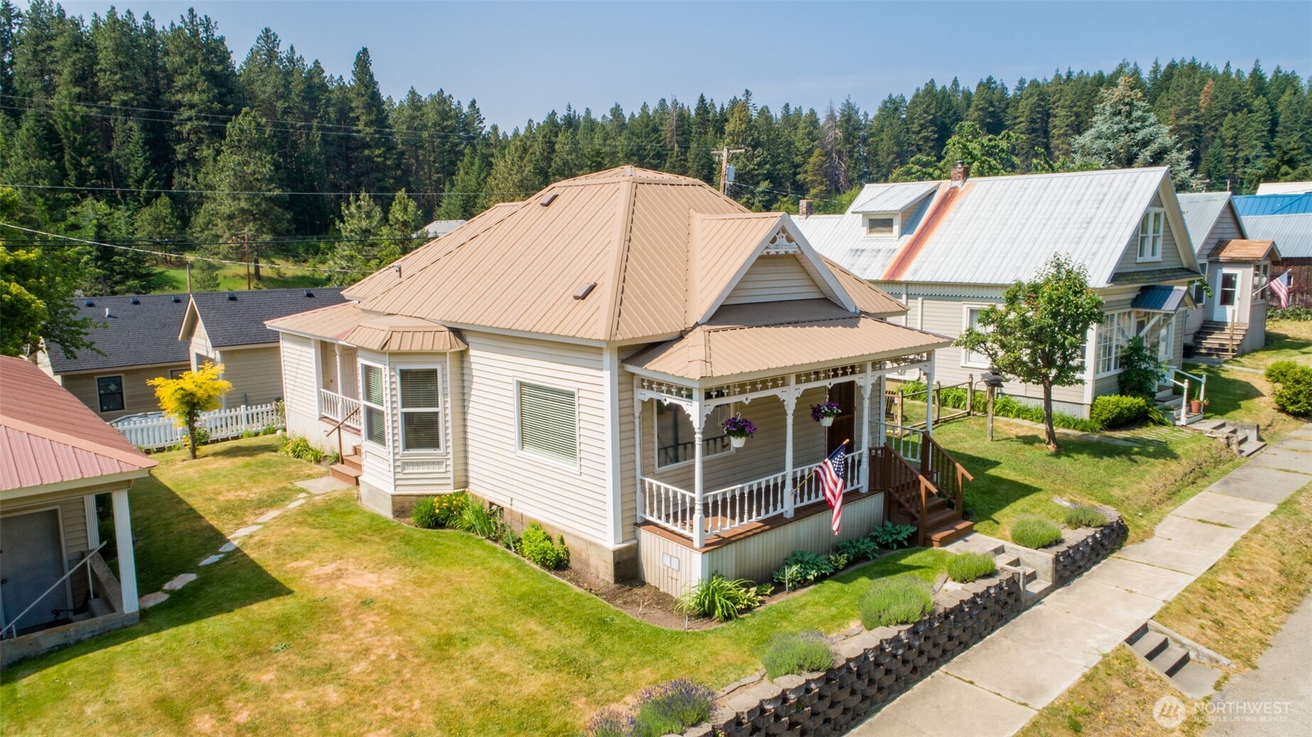 114 4th Street Roslyn, WA 98941 - Photo 3 of 33 a view of a house with pool and chairs