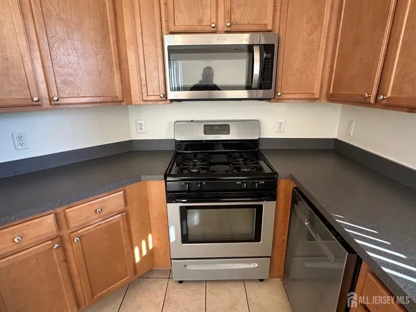 $2,628 | 45 Roosevelt Avenue, Unit 2204, Carteret, NJ 07008
