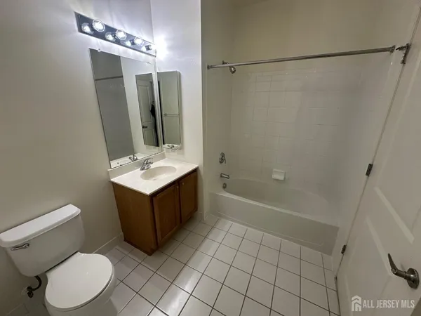$2,628 | 45 Roosevelt Avenue, Unit 2204, Carteret, NJ 07008