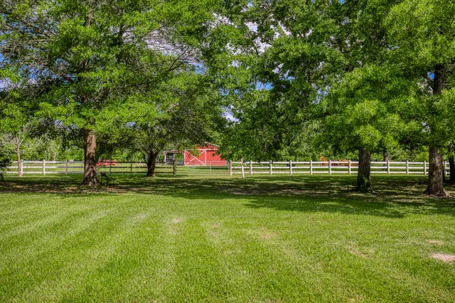 $1,000,000 | 12018 Fm 2620 Road, Bedias, TX 77831