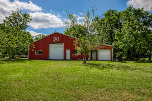 $1,000,000 | 12018 Fm 2620 Road, Bedias, TX 77831