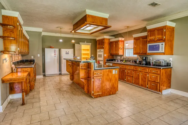 $1,000,000 | 12018 Fm 2620 Road, Bedias, TX 77831