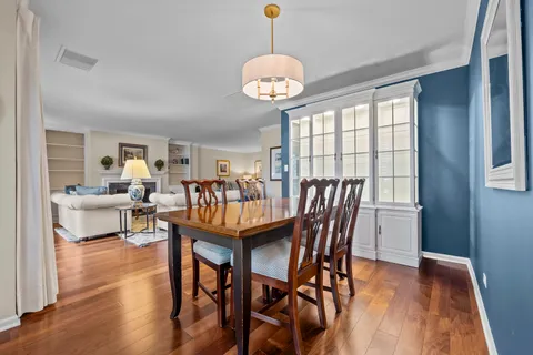 $749,000 | 105 East Laurel Avenue, Unit 106, Lake Forest, IL 60045