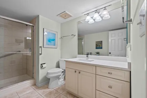 $749,000 | 105 East Laurel Avenue, Unit 106, Lake Forest, IL 60045