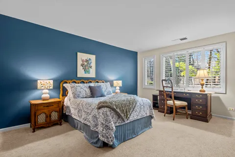$749,000 | 105 East Laurel Avenue, Unit 106, Lake Forest, IL 60045