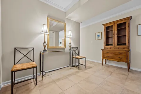 $749,000 | 105 East Laurel Avenue, Unit 106, Lake Forest, IL 60045