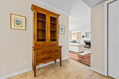 $749,000 | 105 East Laurel Avenue, Unit 106, Lake Forest, IL 60045